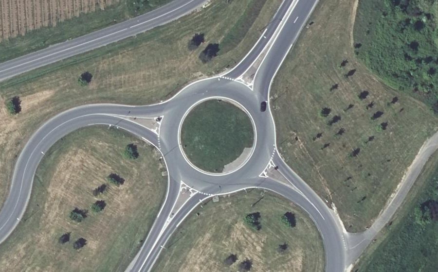 Vue aérienne du Rond-point anonyme n°27839967