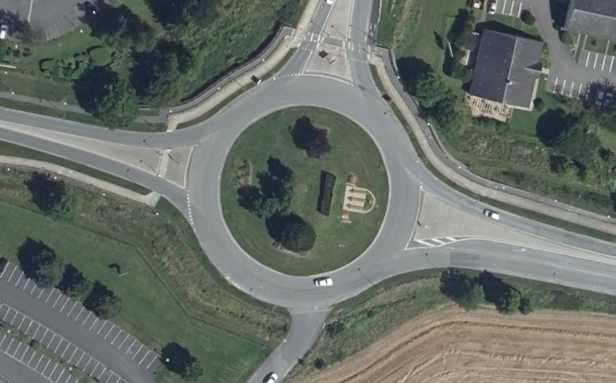 Vue aérienne du Rond-point anonyme n°27848100