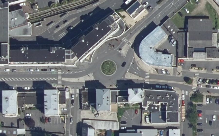 Vue aérienne du Rond-point anonyme n°27848105