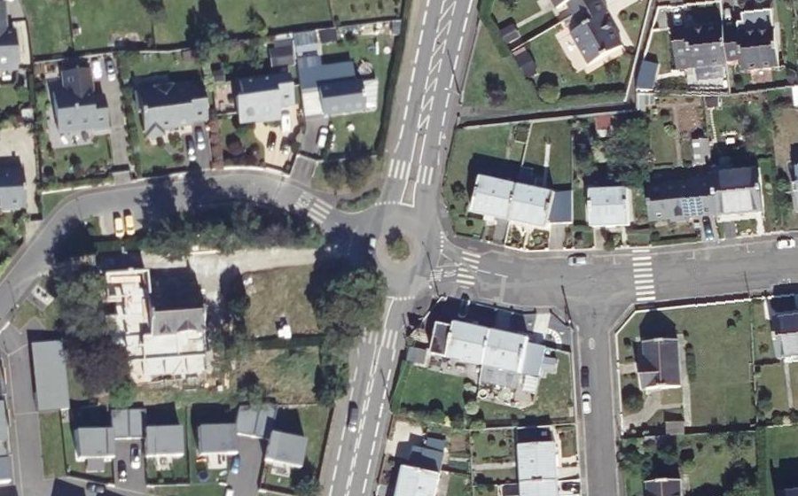 Vue aérienne du Rond-point anonyme n°27848311