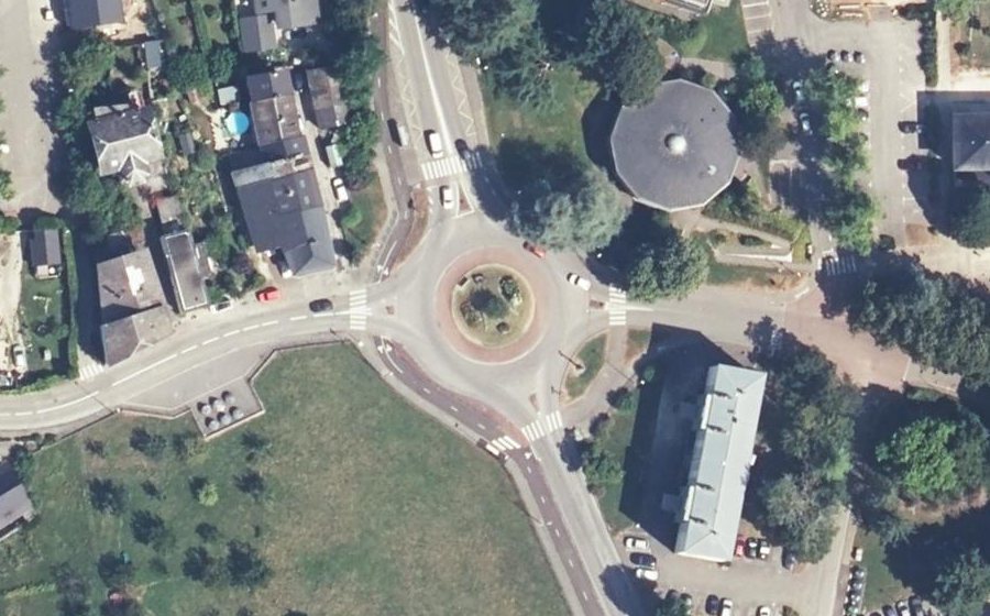 Vue aérienne du Rond-point anonyme n°27849023