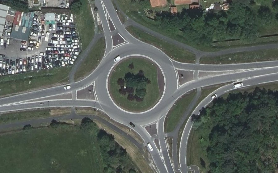 Vue aérienne du Rond-point anonyme n°27864954