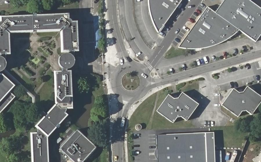 Vue aérienne du Rond-point anonyme n°27865426