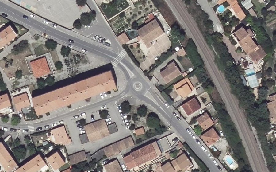 Vue aérienne du Rond-point anonyme n°27866067