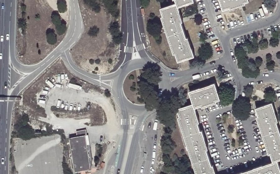 Vue aérienne du Rond-point anonyme n°27866302