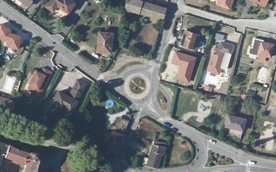Vue aérienne du Rond-point anonyme n°27868370