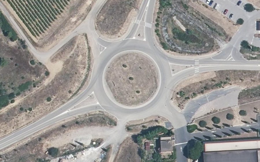 Vue aérienne du Rond-point anonyme n°278726114