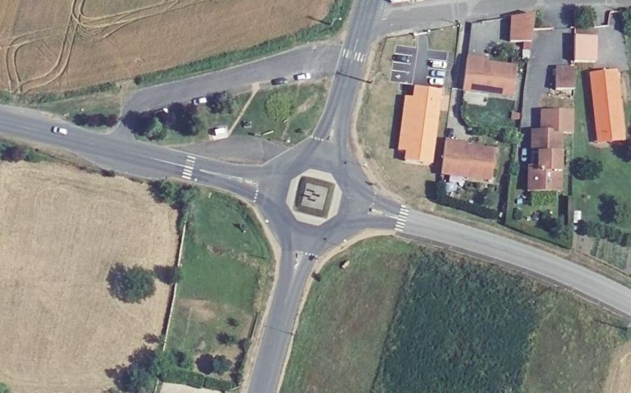 Vue aérienne du Rond-point anonyme n°27879210