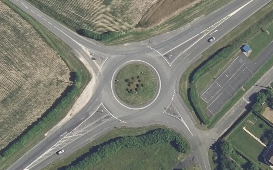 Vue aérienne du Rond-point anonyme n°27879227