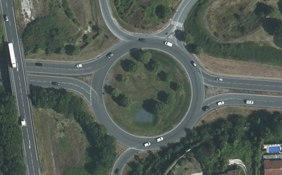 Vue aérienne du Rond-point anonyme n°27879599
