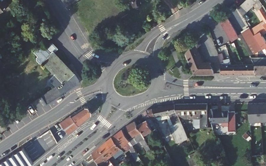 Vue aérienne du Rond-point anonyme n°27880039