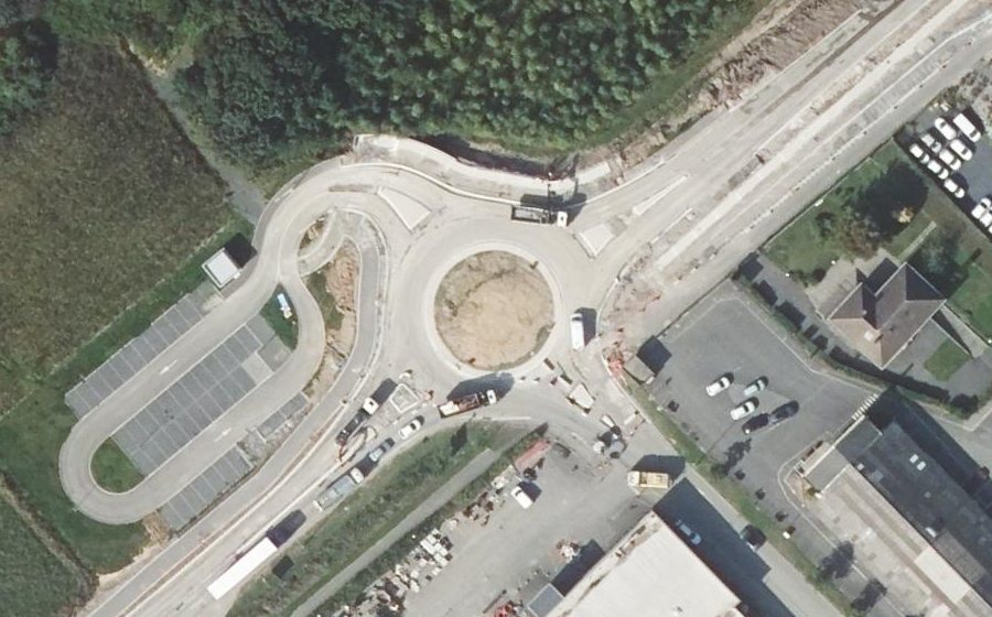 Vue aérienne du Rond-point anonyme n°27880060