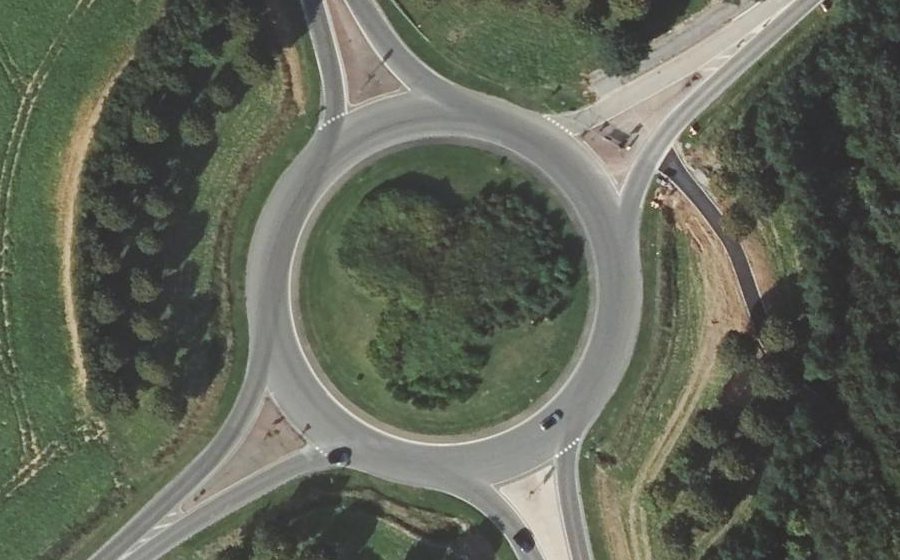 Vue aérienne du Rond-point anonyme n°27880061