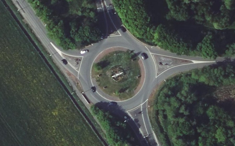 Vue aérienne du Rond-point anonyme n°27886387