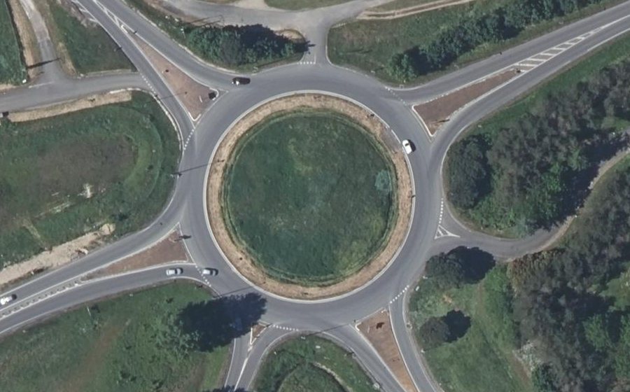 Vue aérienne du Rond-point anonyme n°27888683