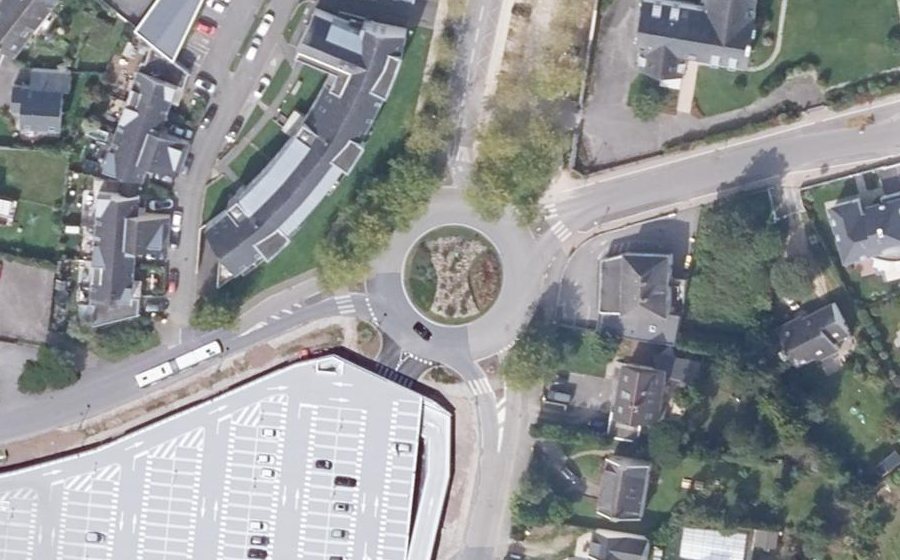 Vue aérienne du Rond-point anonyme n°27888956