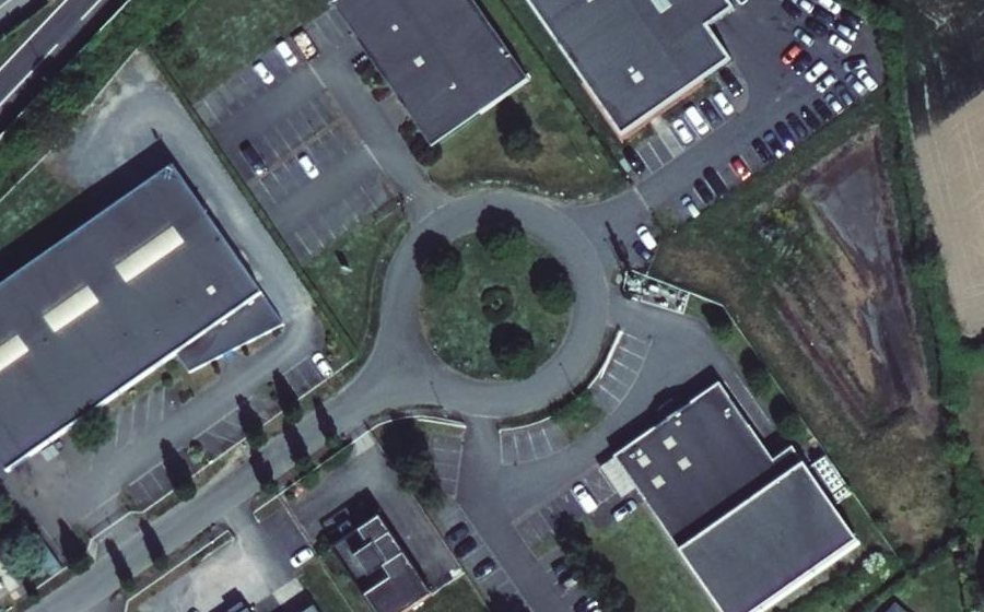 Vue aérienne du Rond-point anonyme n°27908326