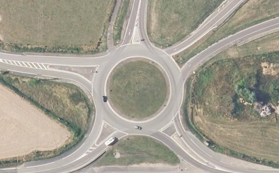 Vue aérienne du Rond-point anonyme n°27908816