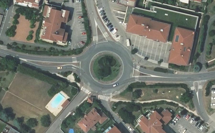 Vue aérienne du Rond-point anonyme n°27910764
