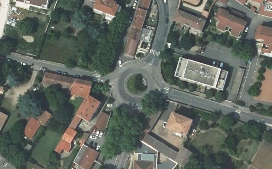 Vue aérienne du Rond-point anonyme n°27910770