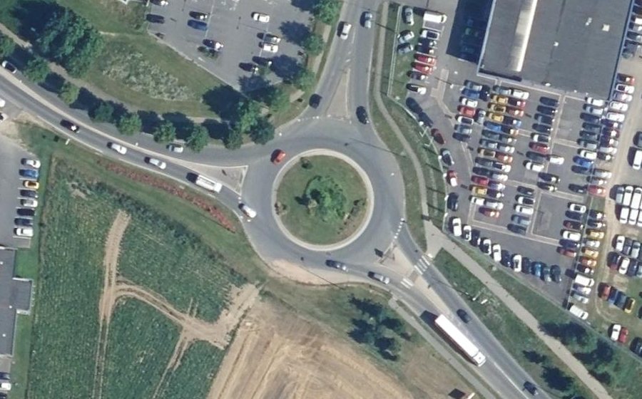 Vue aérienne du Rond-point anonyme n°27915298