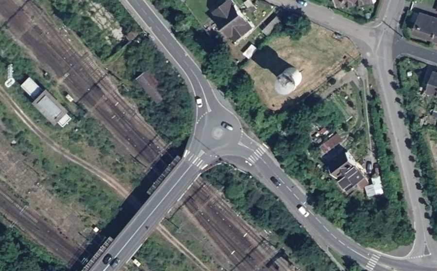 Vue aérienne du Rond-point anonyme n°27916836