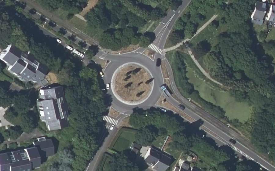 Vue aérienne du Rond-point anonyme n°27920473
