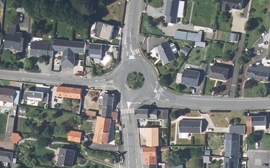 Vue aérienne du Rond-point anonyme n°27920687