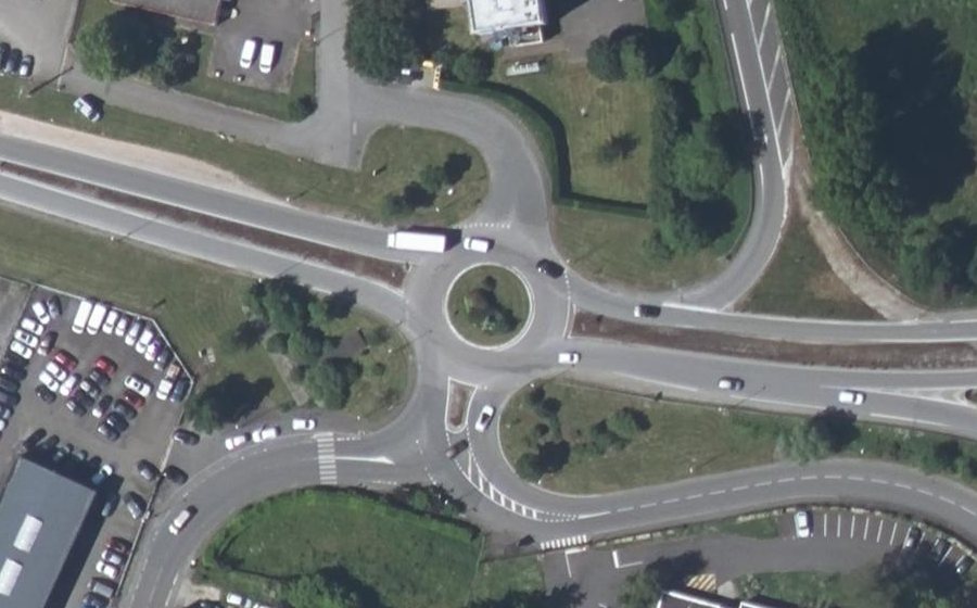 Vue aérienne du Rond-point anonyme n°27921567