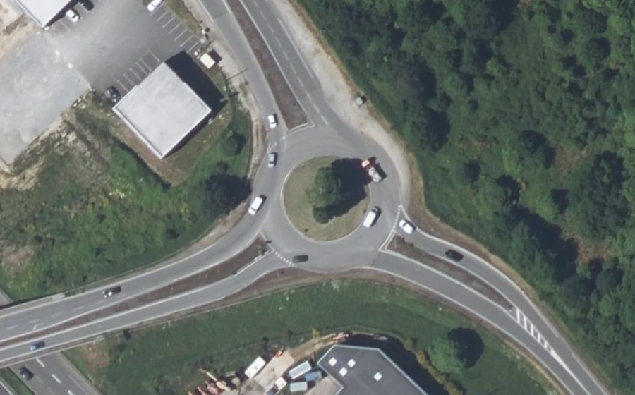 Vue aérienne du Rond-point anonyme n°27921587