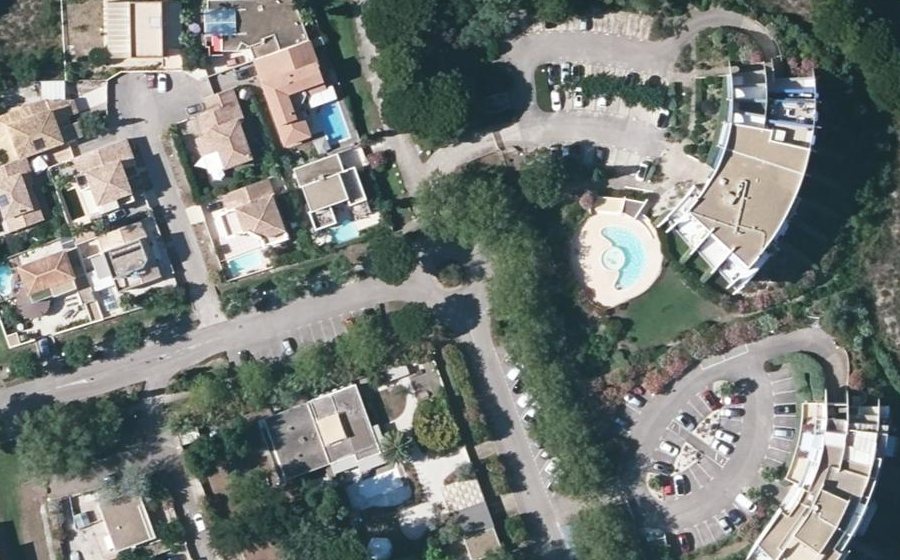 Vue aérienne du Rond-point anonyme n°279317491
