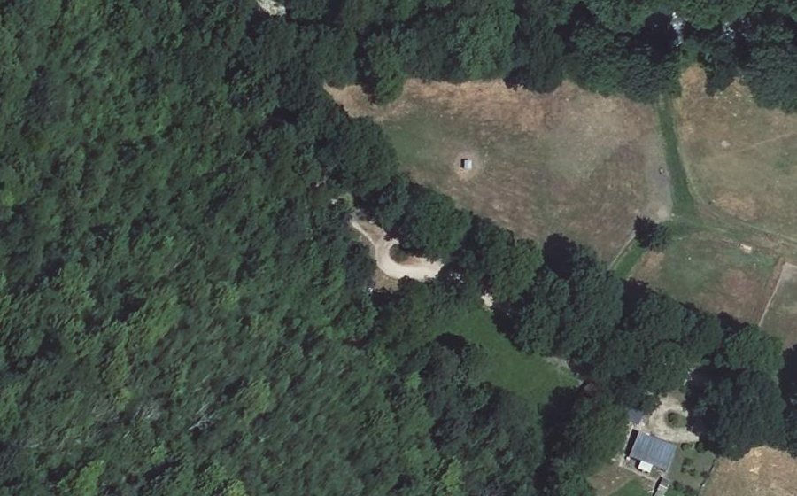 Vue aérienne du Rond-point anonyme n°279322243