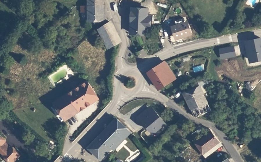 Vue aérienne du Rond-point anonyme n°27935637