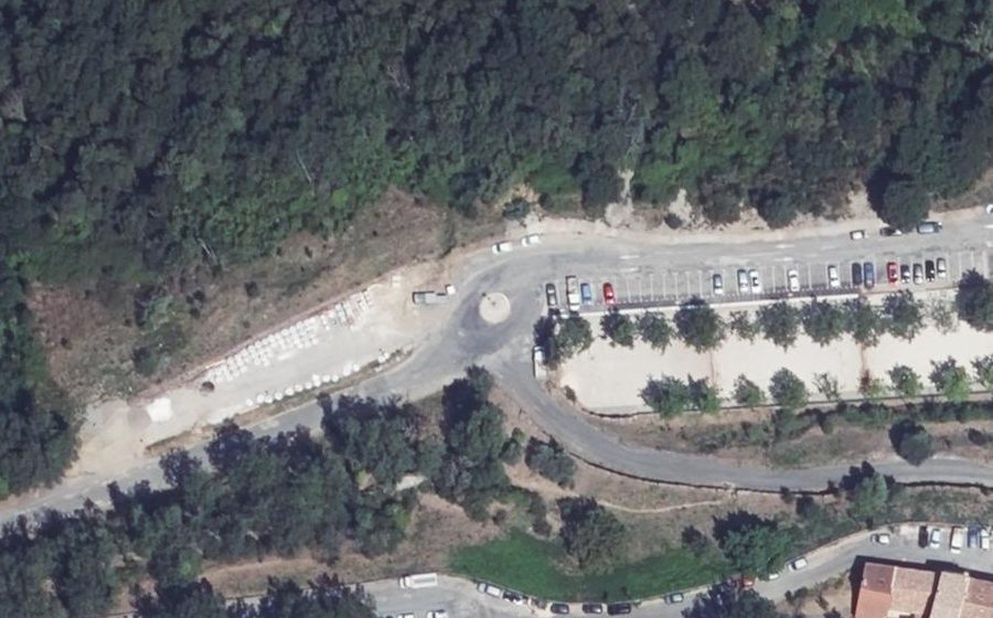 Vue aérienne du Rond-point anonyme n°279382783