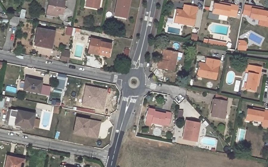 Vue aérienne du Rond-point anonyme n°279388214