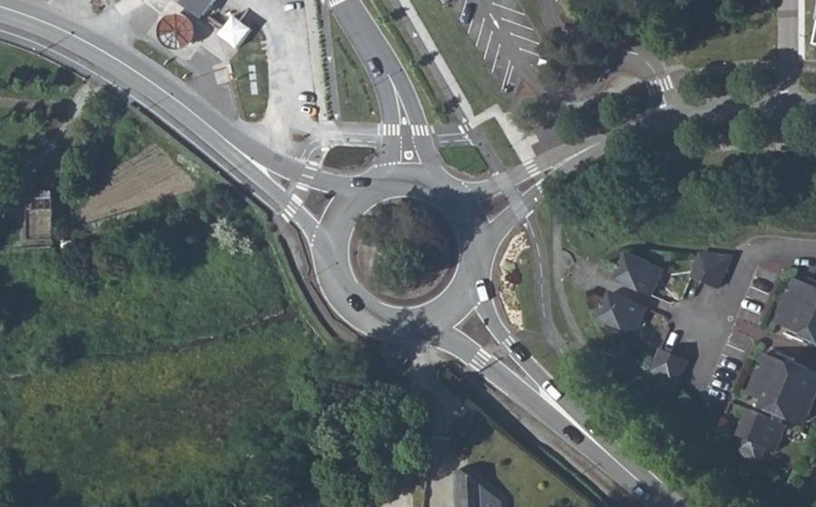 Vue aérienne du Rond-point anonyme n°27938832
