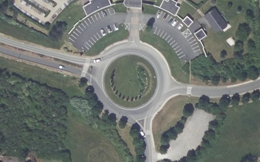 Vue aérienne du Rond-point anonyme n°27944034