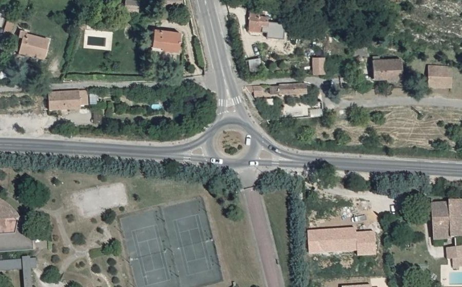 Vue aérienne du Rond-point anonyme n°27944322