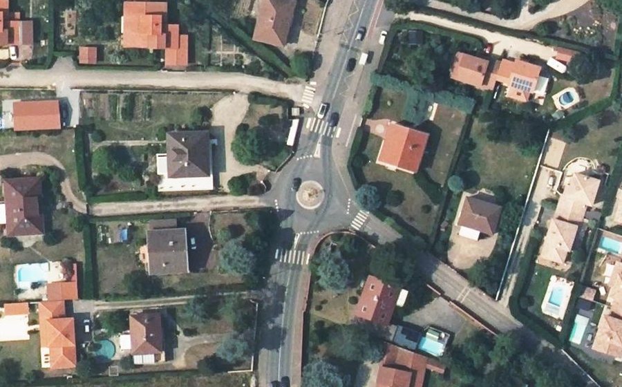 Vue aérienne du Rond-point anonyme n°27945714