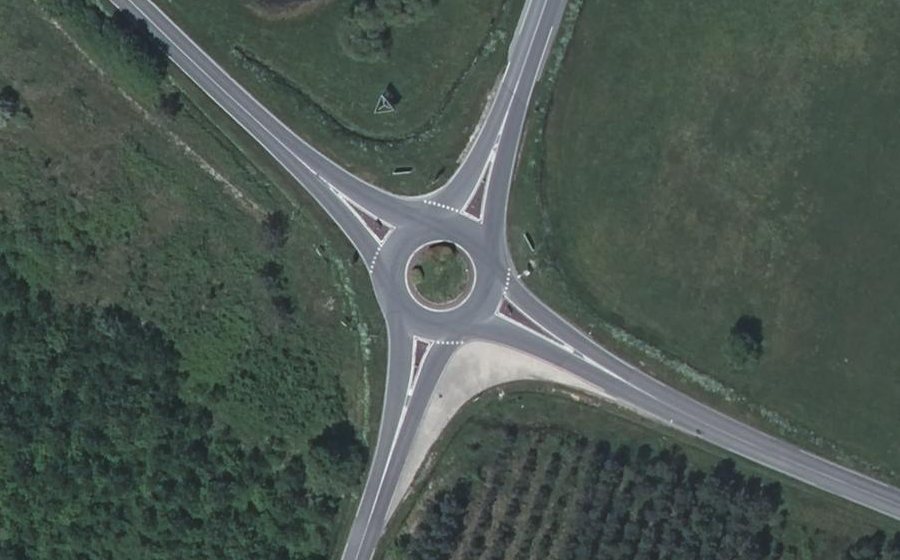 Vue aérienne du Rond-point anonyme n°279531256