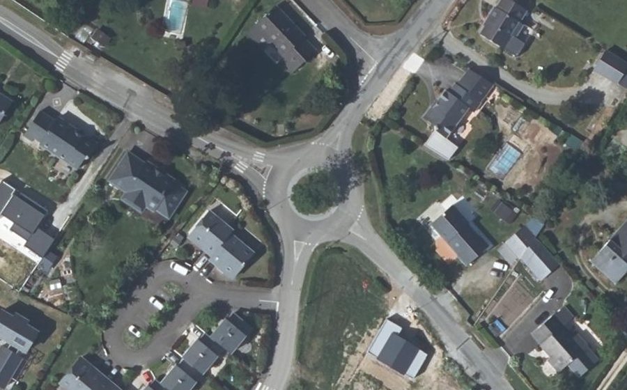 Vue aérienne du Rond-point anonyme n°27953921