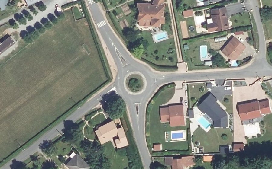 Vue aérienne du Rond-point anonyme n°279561300