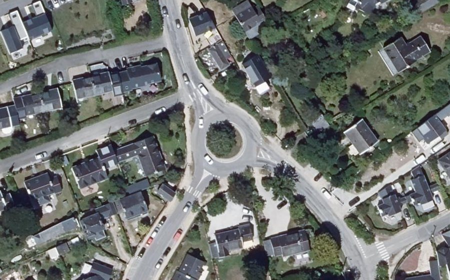 Vue aérienne du Rond-point anonyme n°27956170