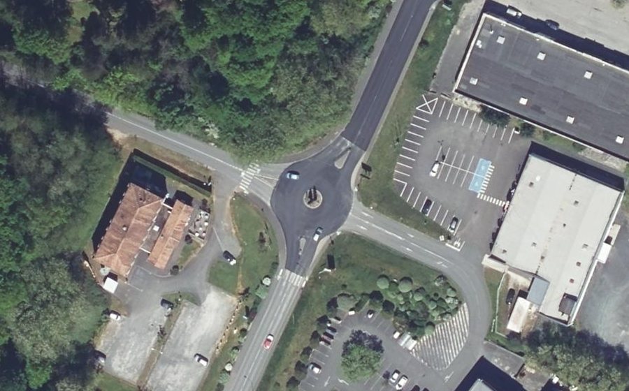 Vue aérienne du Rond-point anonyme n°279567665