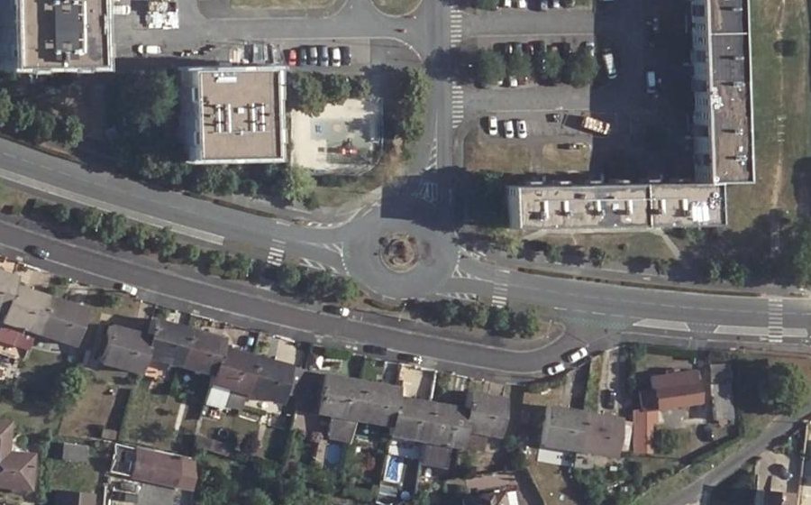 Vue aérienne du Rond-point anonyme n°27957362