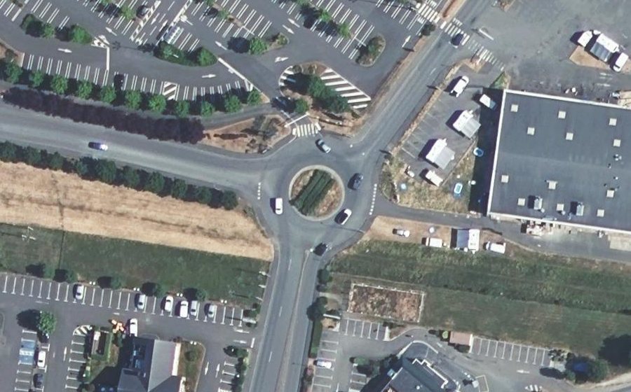 Vue aérienne du Rond-point anonyme n°27957586