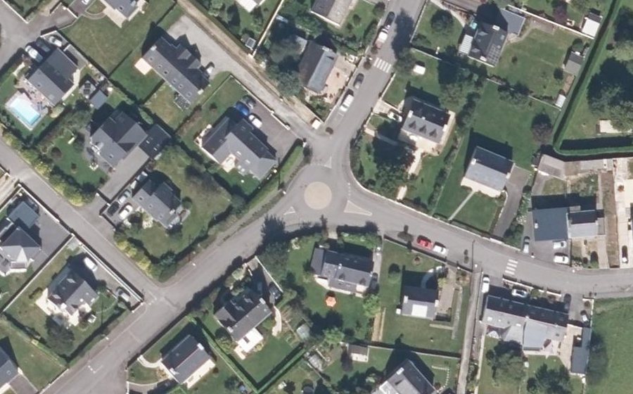 Vue aérienne du Rond-point anonyme n°279580824