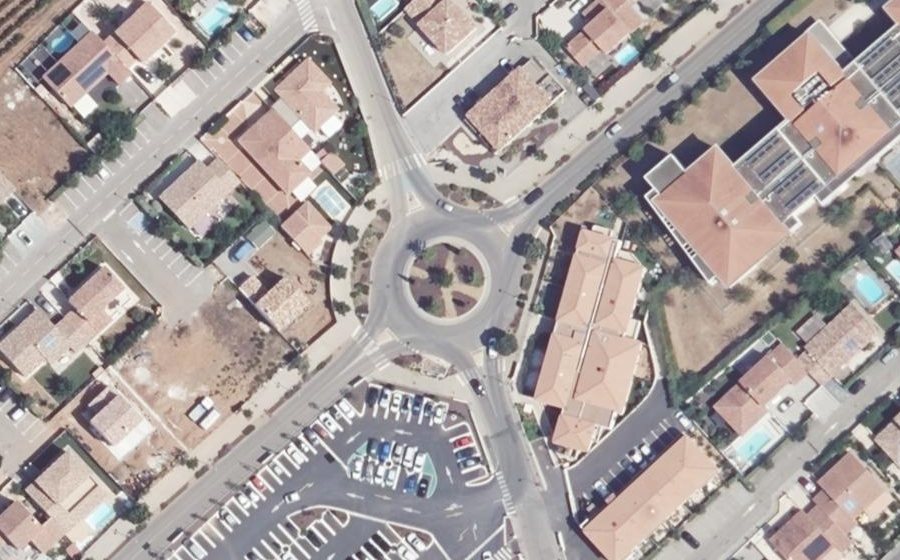 Vue aérienne du Rond-point anonyme n°279868848