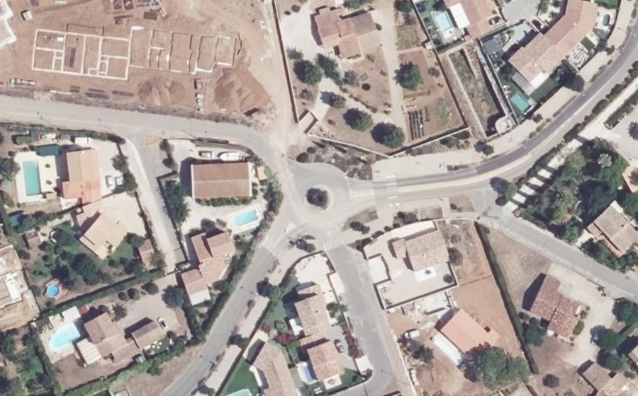 Vue aérienne du Rond-point anonyme n°279868849