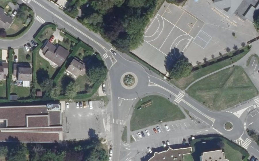 Vue aérienne du Rond-point anonyme n°27992727